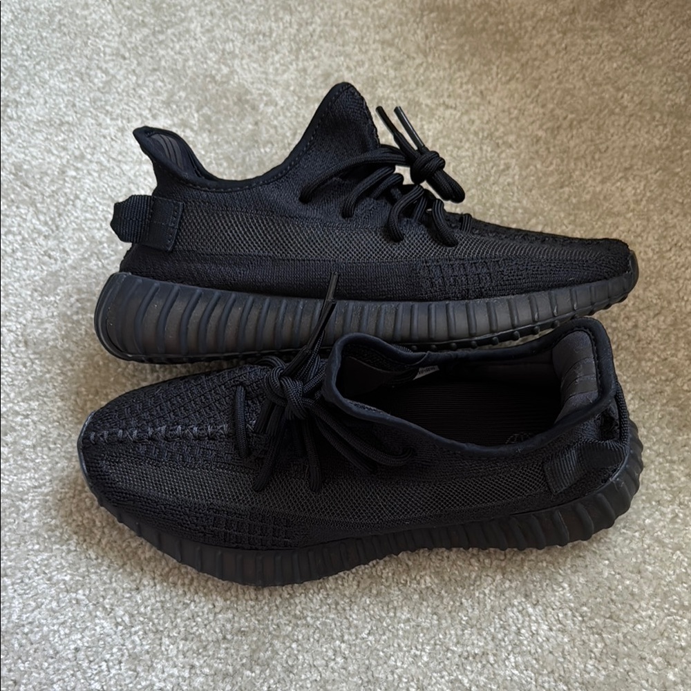 Black Yeezy boost M7/W8